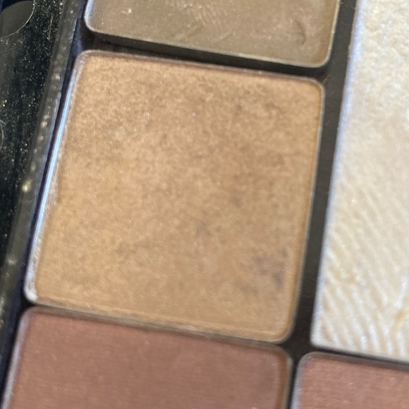 TRISH MCEVOY LARGE PLANNER FULL OF BARELY TOUCHED PRODUCTS. - Picture 8 of 8